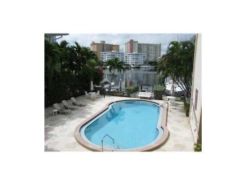 2420 DIANA DR # 203, Hallandale, FL 33009