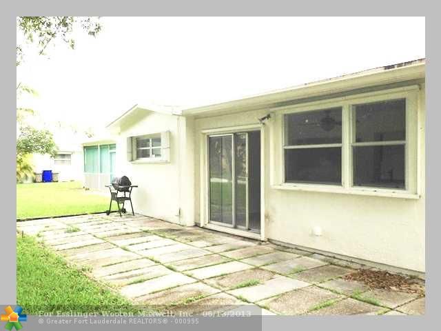 6975 NW 17TH CT, Pompano Beach, FL 33063