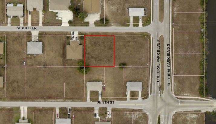 712 SE 8th Ter, Cape Coral, FL 33990