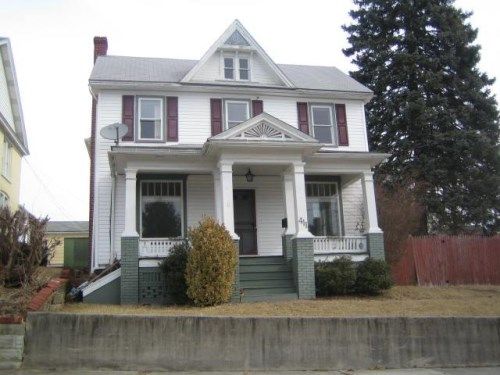 411 Maple St, Roaring Spring, PA 16673