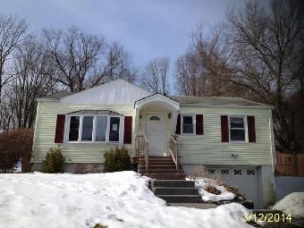 608 Vauxhall St Ext, Waterford, CT 06385