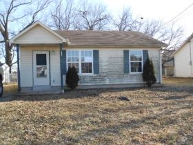 1041 Shadow Ridge Ave, Oak Grove, KY 42262