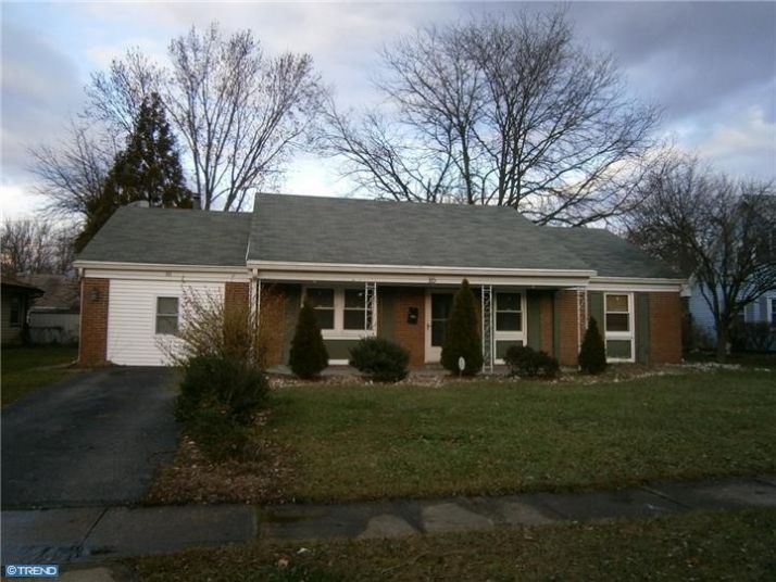 16 Expert Ln, Willingboro, NJ 08046