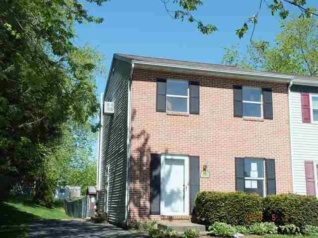 402 N Angle St, Mount Joy, PA 17552