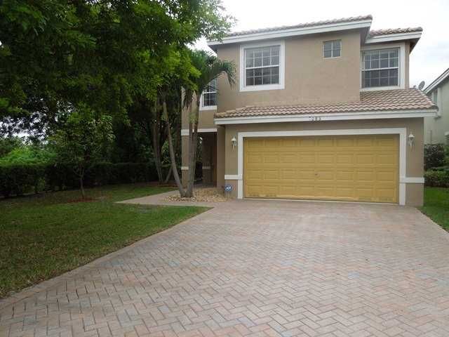 7083 Crescent Creek Ln, Pompano Beach, FL 33073