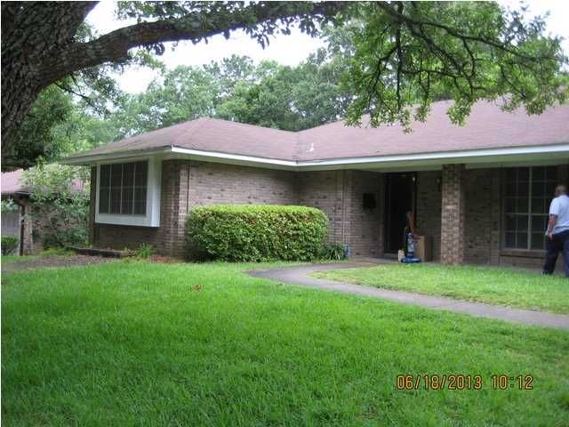 1216 Woodfield Dr, Jackson, MS 39211