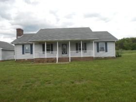 500 Wolf Hollow Rd, Manitou, KY 42436