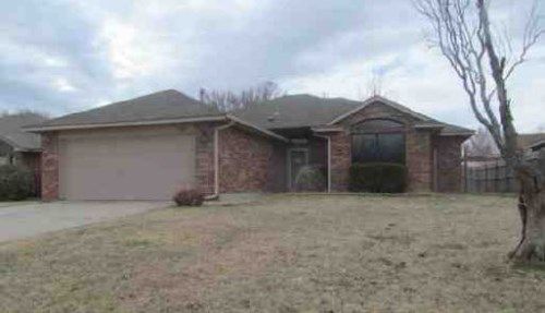 313 Marrgate Drive, Yukon, OK 73099