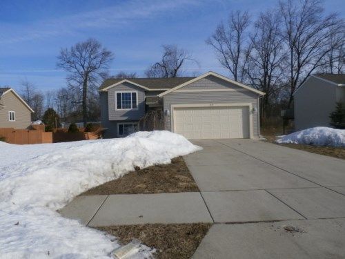 535 Clearwood Dr SE, Grand Rapids, MI 49548