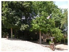 208 Holiday Island Dr, Eureka Springs, AR 72631