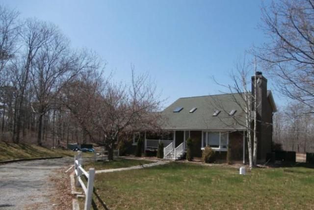 92 Old Riverhead R, Hampton Bays, NY 11946