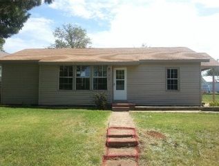 712 E Kiowa St, Cordell, OK 73632