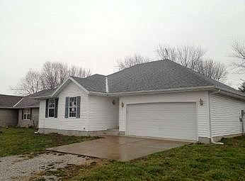 Crocodile Ave, Sparta, MO 65753