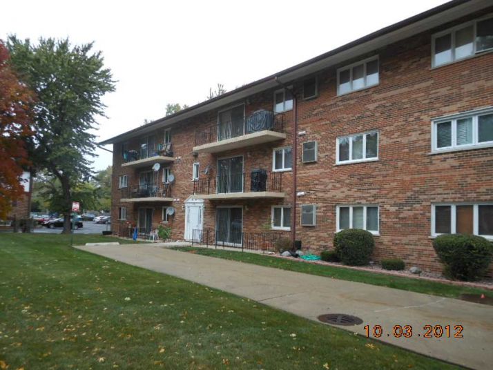 9420 Greenbriar Dr Apt 2c, Hickory Hills, IL 60457