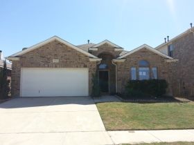 4841 Elkhart Dr, Crowley, TX 76036