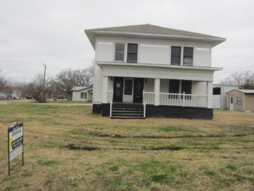 304 Thomas St, Rogers, TX 76569