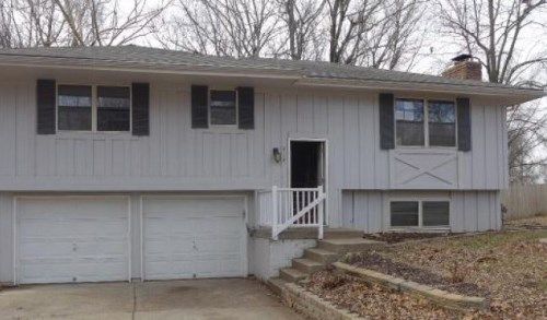 414 SW Parkwood Drive, Blue Springs, MO 64014