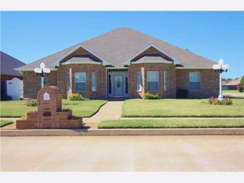 413 N Chisholm Trail Way, Mustang, OK 73064