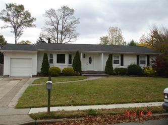 81 Atlantic Pl, Hauppauge, NY 11788