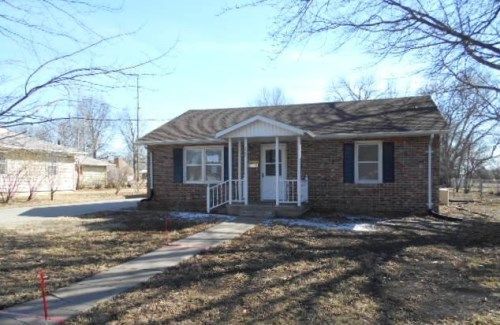 829 Prospect St, Osage City, KS 66523