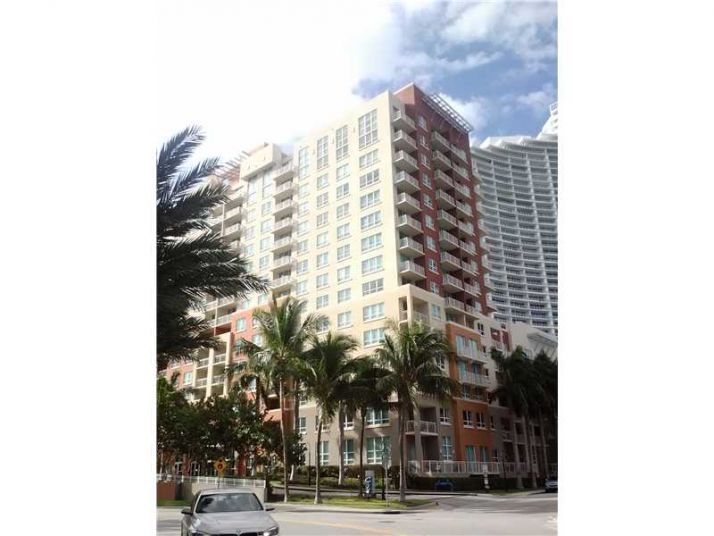 2001 BISCAYNE BL # 2306, Miami, FL 33137