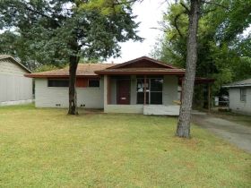 1810 W Brockett St, Sherman, TX 75092