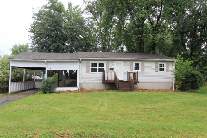 37 Knollwood Circle, Holyoke, MA 01040