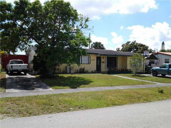 1228 W 80 ST, Hialeah, FL 33014