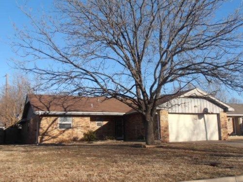 2108 Canary Dr, Ponca City, OK 74601