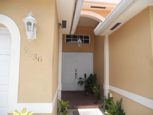 9536 SW 165 CT, Miami, FL 33196