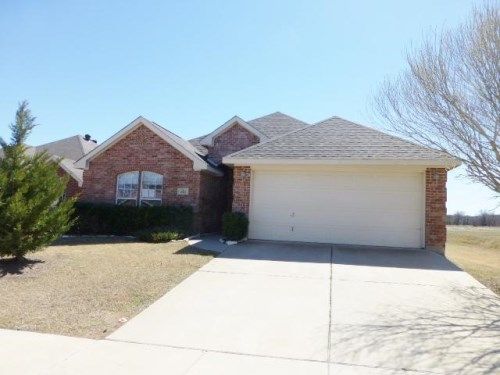 621 Clearbrook St, Azle, TX 76020