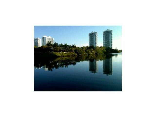 3675 N COUNTRY CLUB DR # 1901, Miami, FL 33180