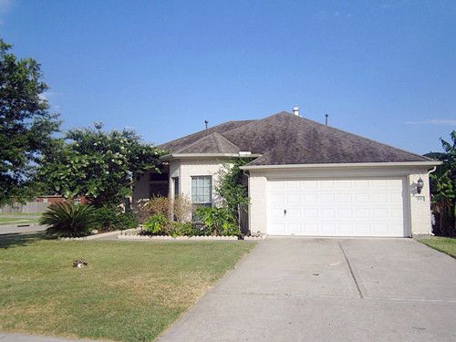 703 CHASE LAND CIR, Bacliff, TX 77518