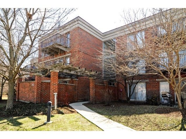 432 Kelburn Rd Apt 321, Deerfield, IL 60015