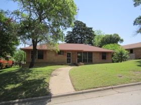 3240 Cedarcroft Ln, Dallas, TX 75233