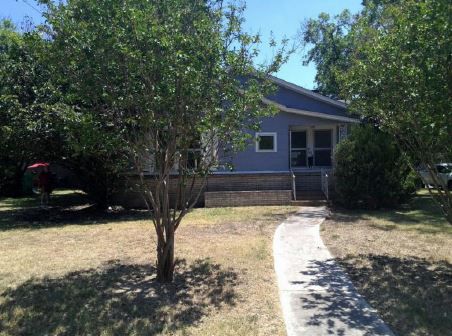 703 E. Krezdorn St, Seguin, TX 78155