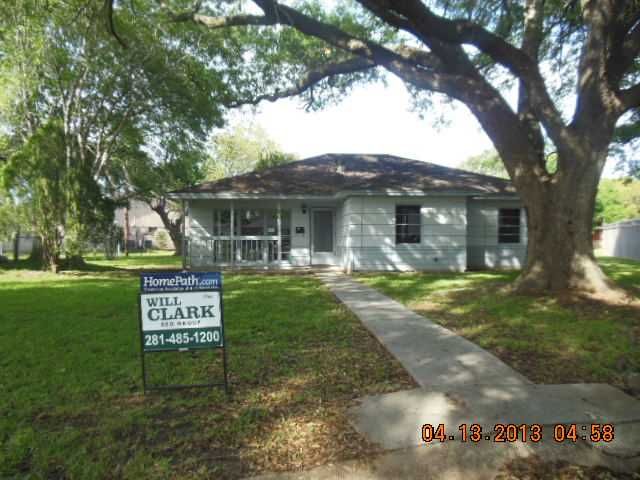 702 Heisse St, Alvin, TX 77511