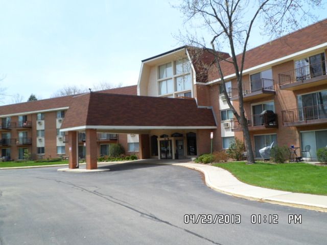 1188 Royal Glen Dr Apt 214, Glen Ellyn, IL 60137