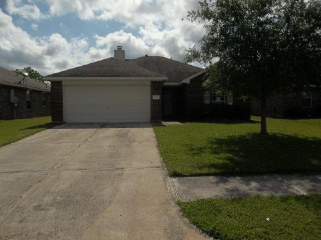 257 Rolling Brook Dr, Dickinson, TX 77539