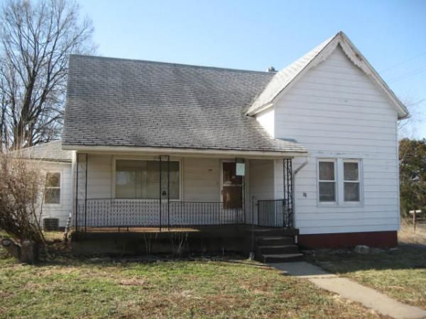 52 E Vest St, Marshall, MO 65340