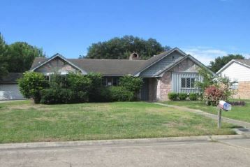 4909 Live Oak Dr, Dickinson, TX 77539