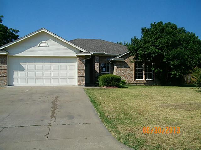 403 Honeysuckle Dr, Cleburne, TX 76033