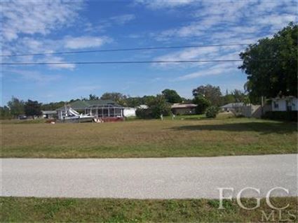 921 SE 23rd Ave, Cape Coral, FL 33990