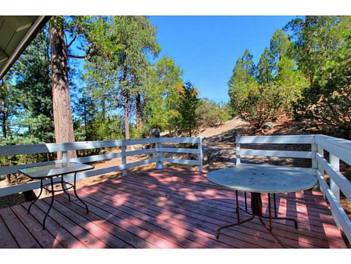 823 Dom Way, Lake Arrowhead, CA 92352