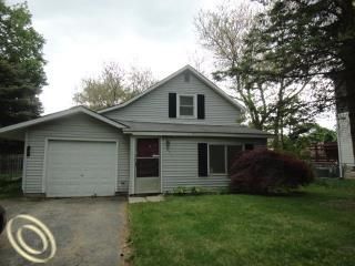 1831 Beechmont St, Keego Harbor, MI 48320