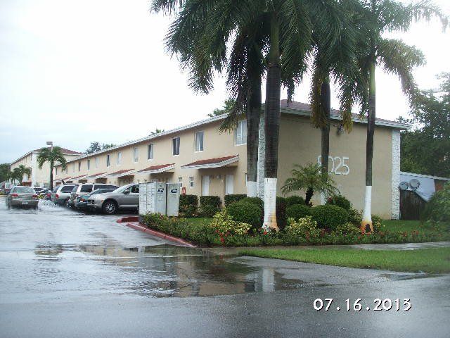 8025 NW 8 St Apt 7, Miami, FL 33126