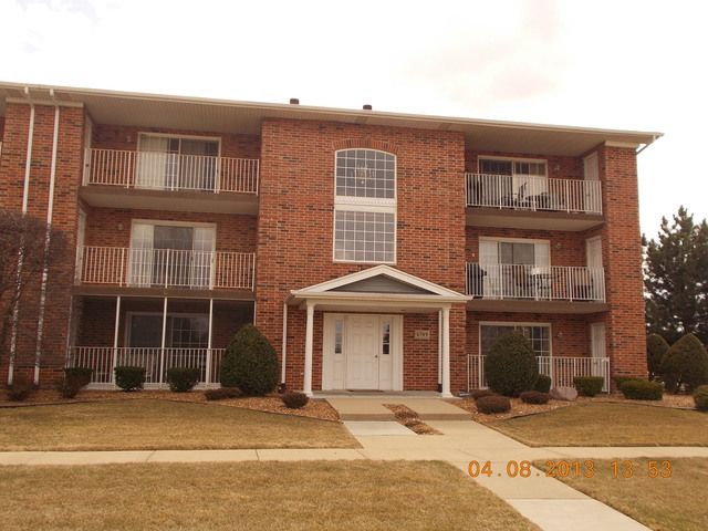 6749 White Tailed Ln Apt 2e, Tinley Park, IL 60477