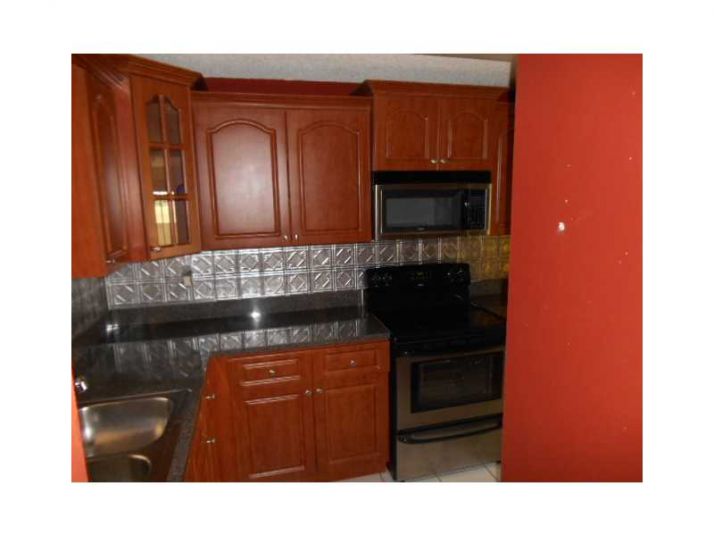 6060 W 21 CT # 408, Hialeah, FL 33016