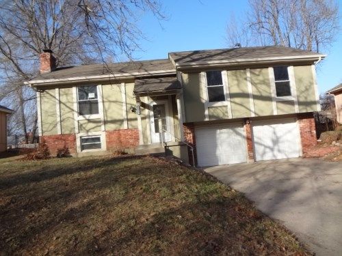 9013 Manning Avenue, Kansas City, MO 64138