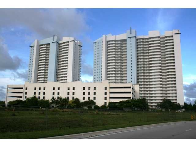 15051 ROYAL OAKS LN # 2303, Miami, FL 33181